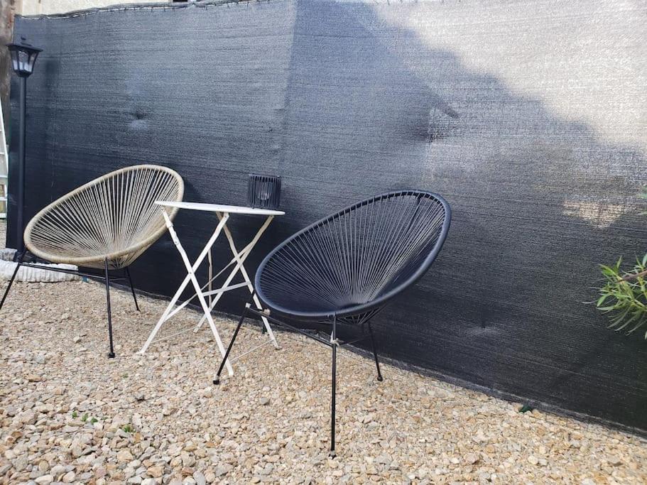 Bulles Etoilees Appartement Avec Jacuzzi Prive Montrevel-en-Bresse Bagian luar foto
